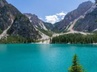 Blick über den Pragser Wildsee ins Seitental "In den Sanden"